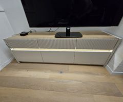 Modernes TV‑Lowboard 160 cm – LED – Sehr guter Zustand